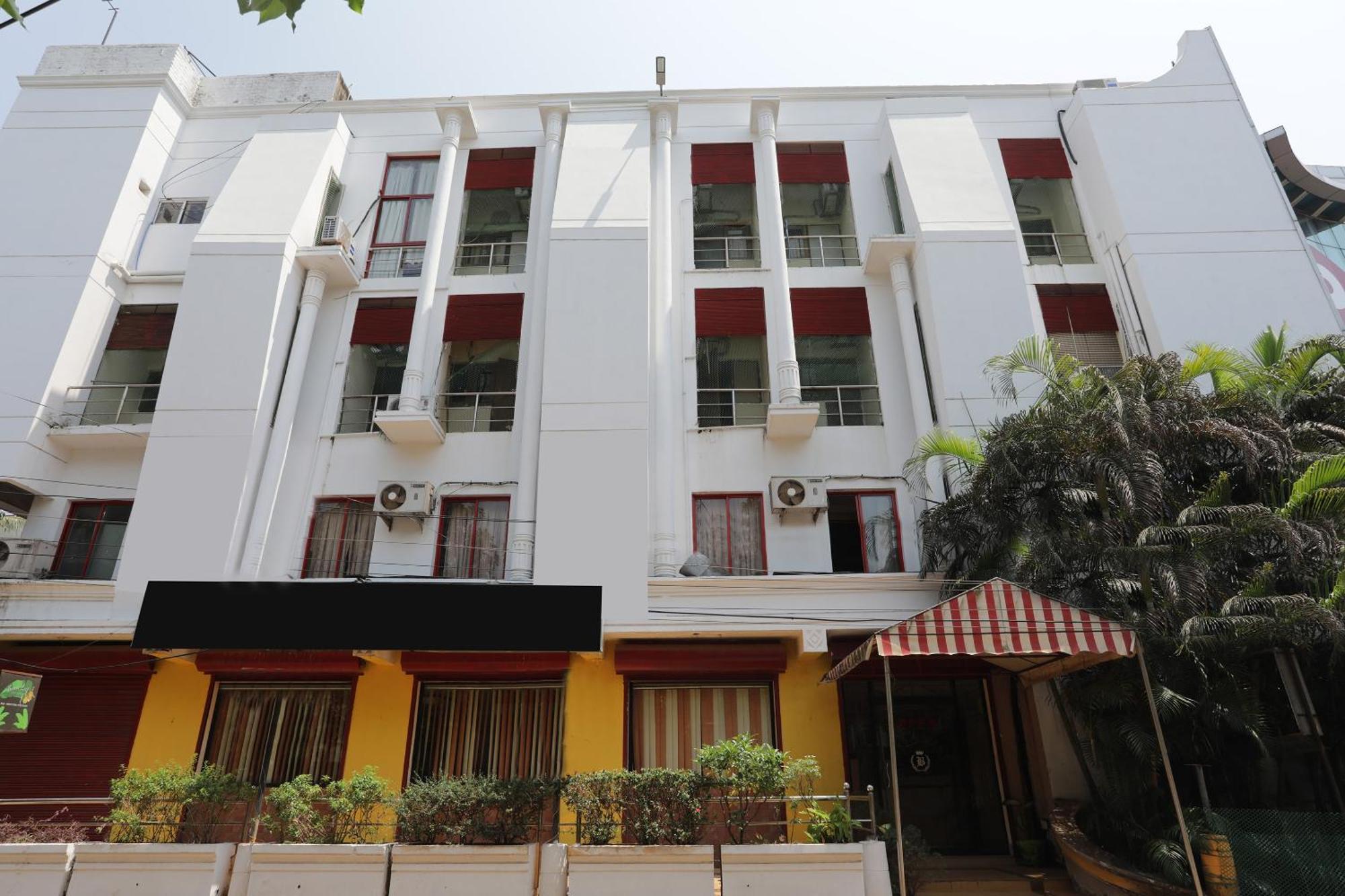 Nayapalli Hotel
