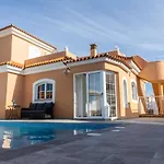 Perfect For Family Holidays With Private Pool, Near Beach And Golf- Villa Ashley