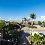 Homeforguest Apartment With Pool And Terrace 1 Min From The Beach