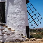 Histórica Villa con molino de viento