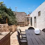 Histórica Villa con molino de viento