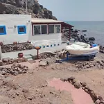 Casa Marinera En La Orilla Del Mar