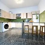 Apartachic Central By Babiniliving