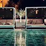 Amber Apartments - Pink Studio