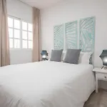Comfortable Centric Apartment Steps From The Beach