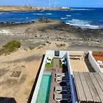 Blue Breeze House With Pool Facing Sea