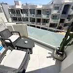 Surfer'S View Pool Ac Wifi Deskterrace And Parking