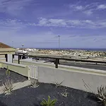 Private Terrace House - Parking - Pool