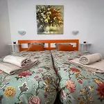Casita Naranja - Bouganville
