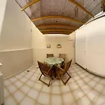 2 Bedroom Flat Close To The Sea