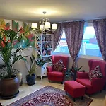 Casa Kentia