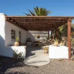 Rustic Chalet With Pool In Lajares Center