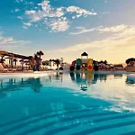 Caleta De Fuste Apartment- Sleeps4- Pool- Garden