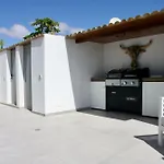 Ferienhaus Mit Pool Fuer 2 Personen Und 4 Kinder