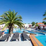Castillo Club Lake