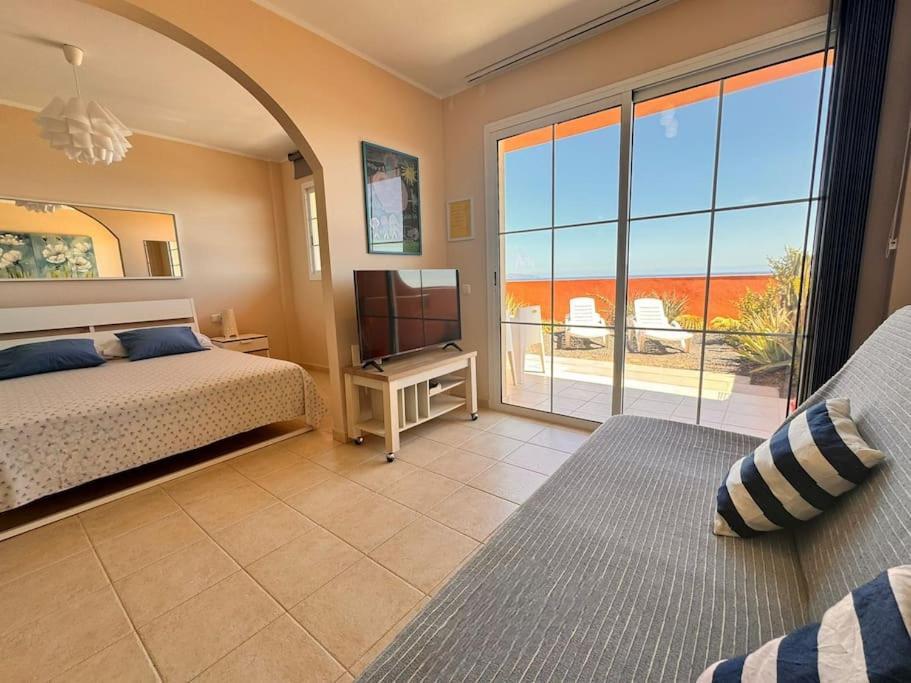 Silent Sunrise On The Ocean Apartment *