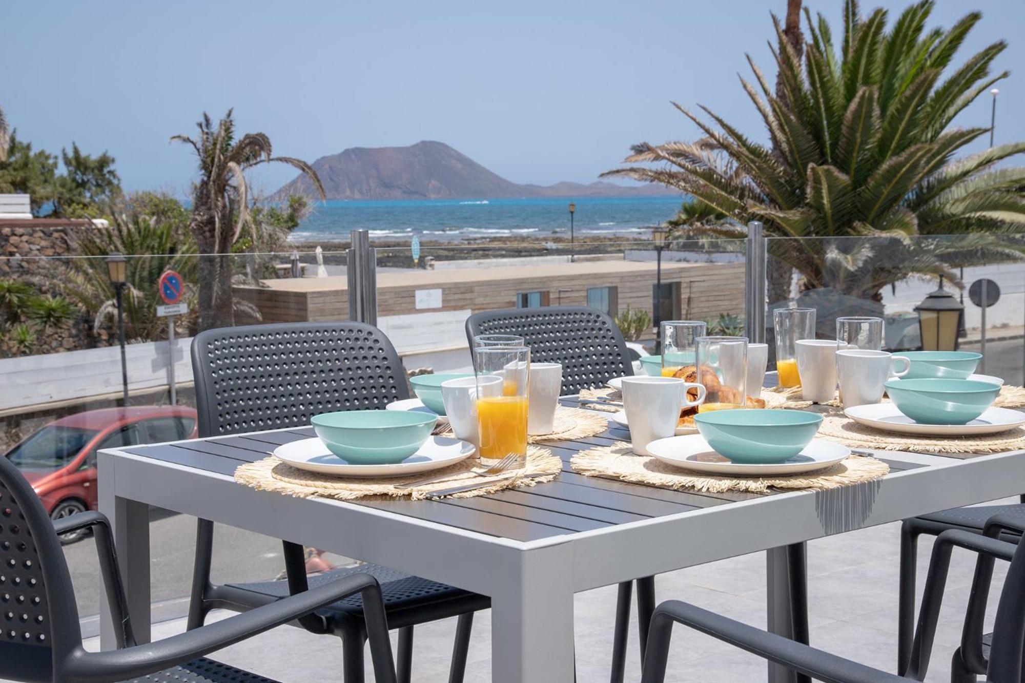 Apartment 2 Beachfront By Holidays *